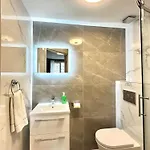 Stylish 2-bedroom Modern Apt, 15-mins To Airport, Dcu, Centre