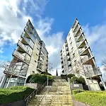 Stylish 2-bedroom Modern Apt, 15-mins To Airport, Dcu, Centre 都柏林