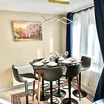 Stylish 2-bedroom Modern Apt, 15-mins To Airport, Dcu, Centre 都柏林