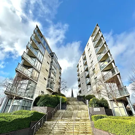 Stylish 2-bedroom Modern Apt, 15-mins To Airport, Dcu, Centre دبلن