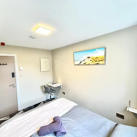 Stylish 2-bedroom Modern Apt, 15-mins To Airport, Dcu, Centre *