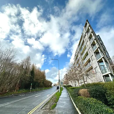 Stylish 2-bedroom Modern Apt, 15-mins To Airport, Dcu, Centre *