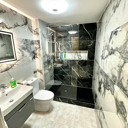 Stylish 2-bedroom Modern Apt, 15-mins To Airport, Dcu, Centre * 더블린