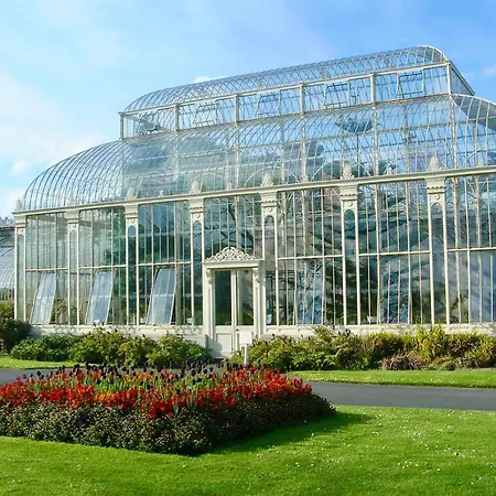 Stylish 2-bedroom Modern Apt, 15-mins To Airport, Dcu, Centre