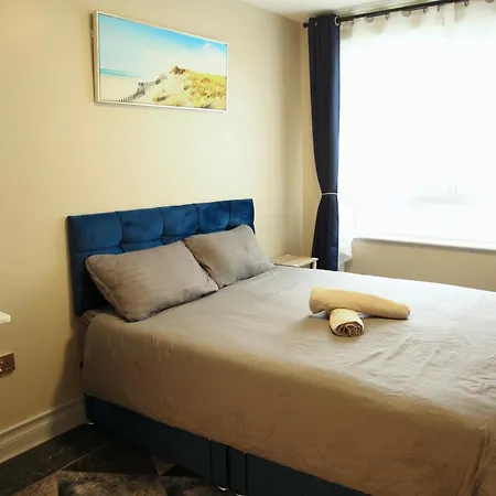 Stylish 2-bedroom Modern Apt, 15-mins To Airport, Dcu, Centre
