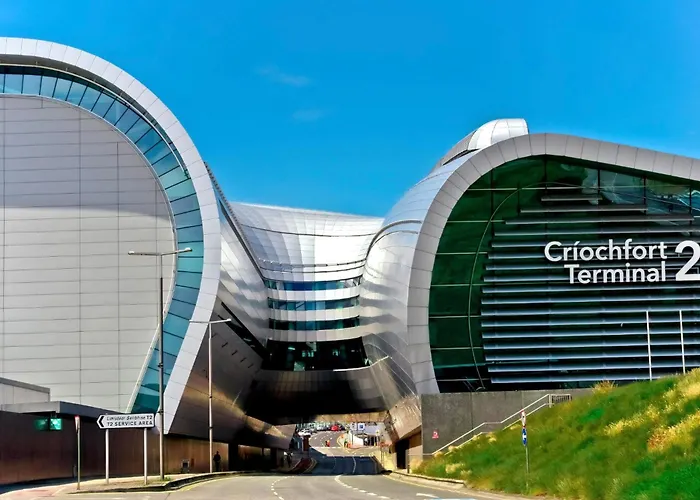 Stylish 2-bedroom Modern Apt, 15-mins To Airport, Dcu, Centre 公寓 *