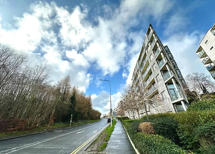 Stylish 2-bedroom Modern Apt, 15-mins To Airport, Dcu, Centre *