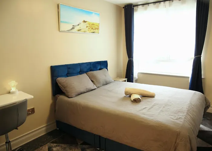 Stylish 2-bedroom Modern Apt, 15-mins To Airport, Dcu, Centre