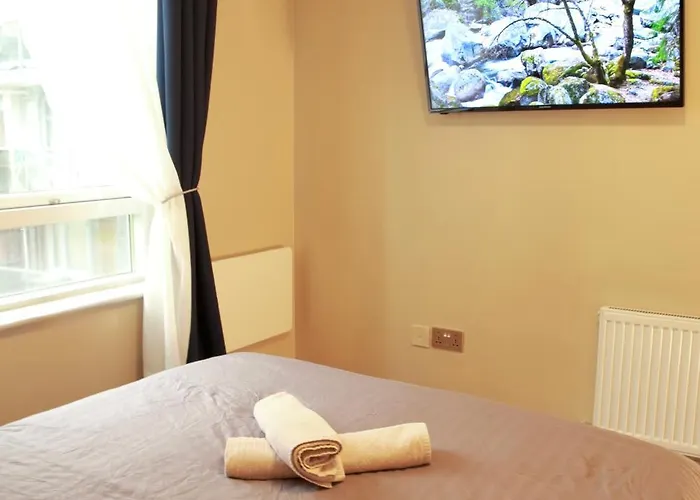 Stylish 2-bedroom Modern Apt, 15-mins To Airport, Dcu, Centre * 都柏林
