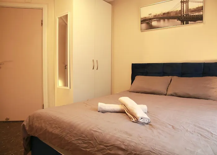 Stylish 2-bedroom Modern Apt, 15-mins To Airport, Dcu, Centre * 都柏林