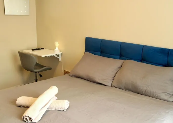 Stylish 2-bedroom Modern Apt, 15-mins To Airport, Dcu, Centre 公寓