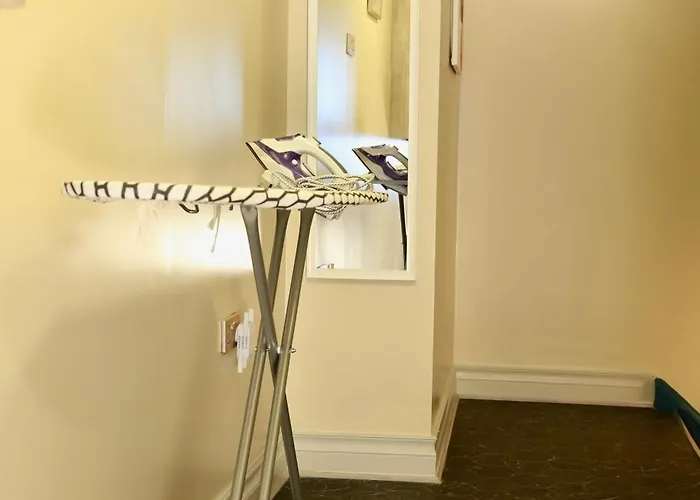 Stylish 2-bedroom Modern Apt, 15-mins To Airport, Dcu, Centre