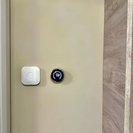 Stylish 2-bedroom Modern Apt, 15-mins To Airport, Dcu, Centre 아파트 더블린