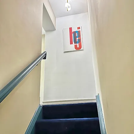 Stylish 2-bedroom Modern Apt, 15-mins To Airport, Dcu, Centre 아파트 더블린