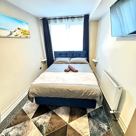 Stylish 2-bedroom Modern Apt, 15-mins To Airport, Dcu, Centre Dublin