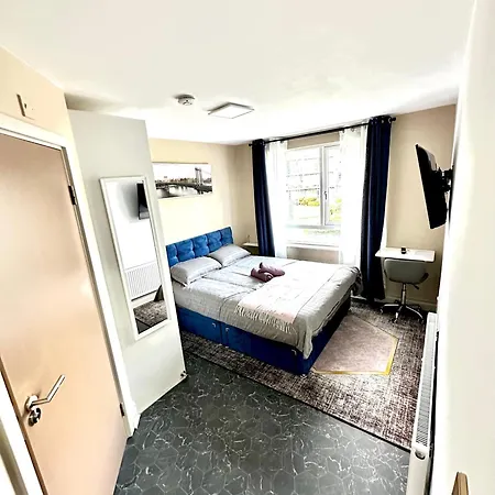 Stylish 2-bedroom Modern Apt, 15-mins To Airport, Dcu, Centre *