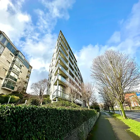 Stylish 2-bedroom Modern Apt, 15-mins To Airport, Dcu, Centre 아파트 더블린