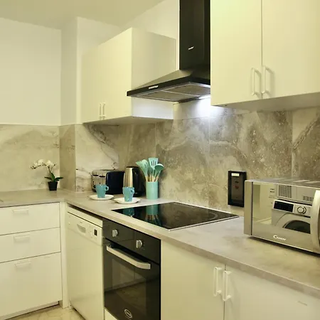 Stylish 2-bedroom Modern Apt, 15-mins To Airport, Dcu, Centre 아파트 더블린